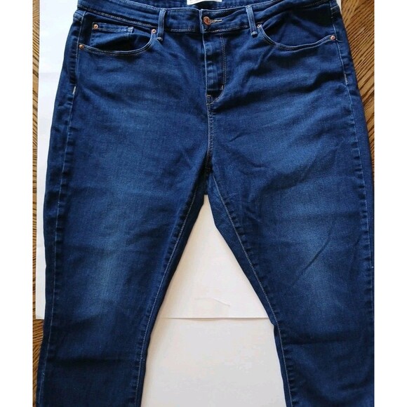 Signature Levi Strauss Gold Mid Rise Capri Dark Wash Cuffed Jeans Size 18 W34 - Picture 1 of 16